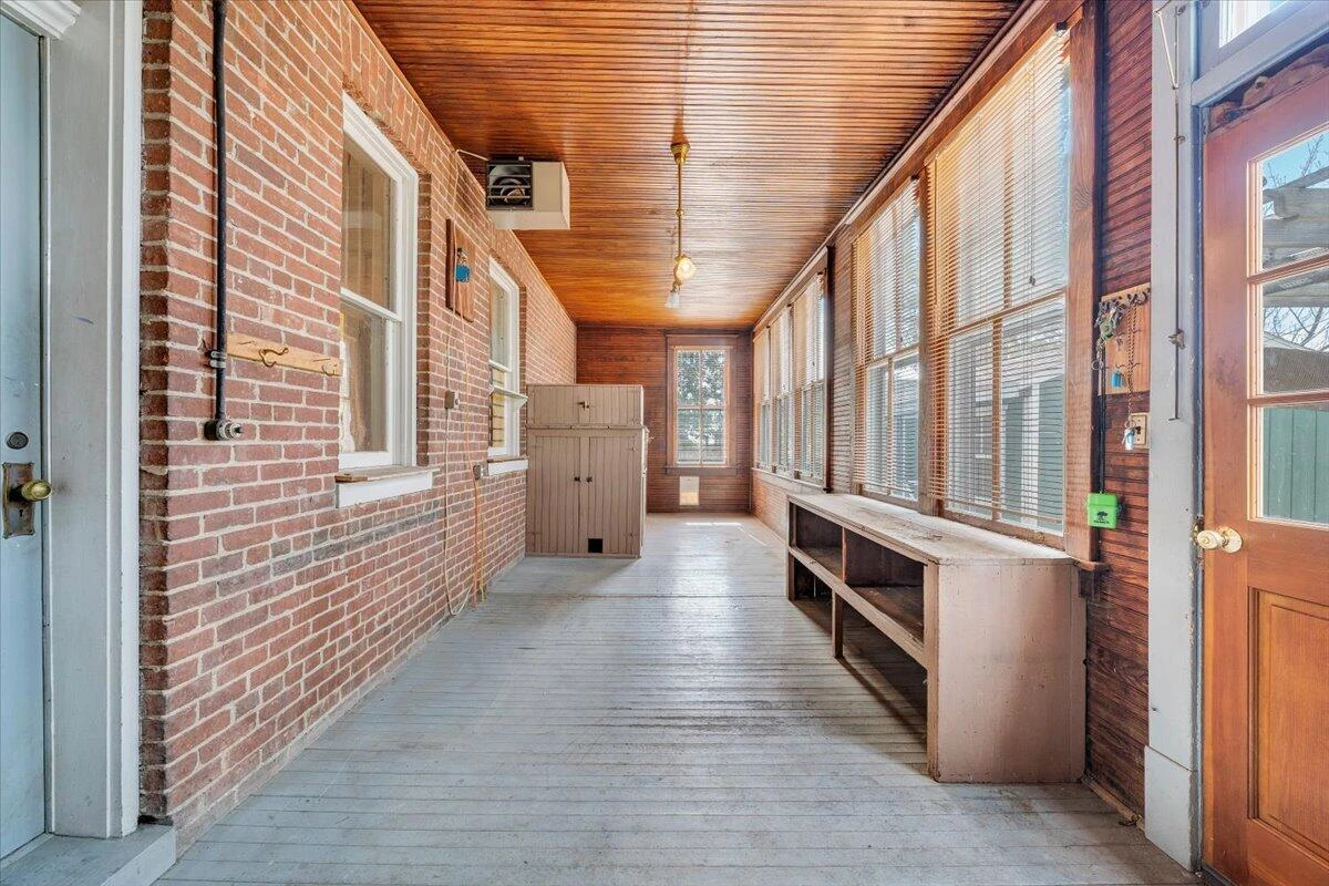 13 Giles AVE - Photo 58