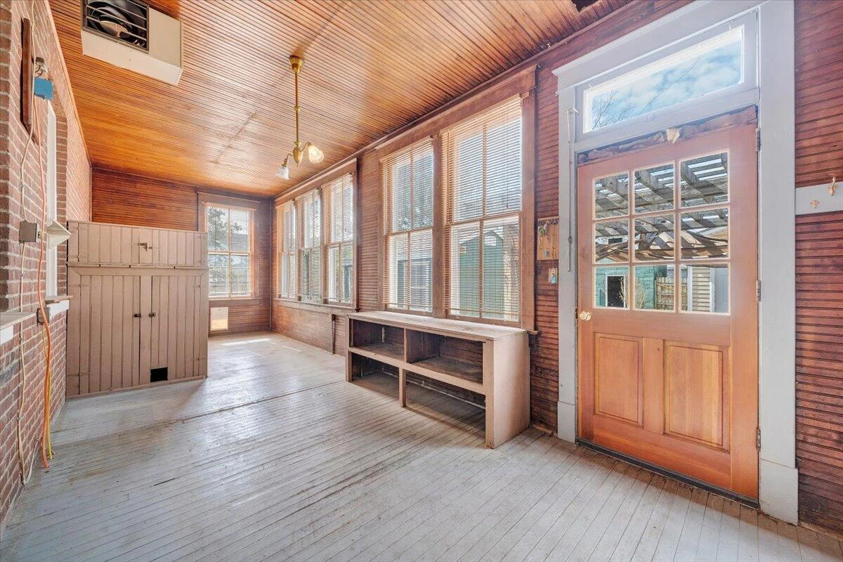 13 Giles AVE - Photo 59