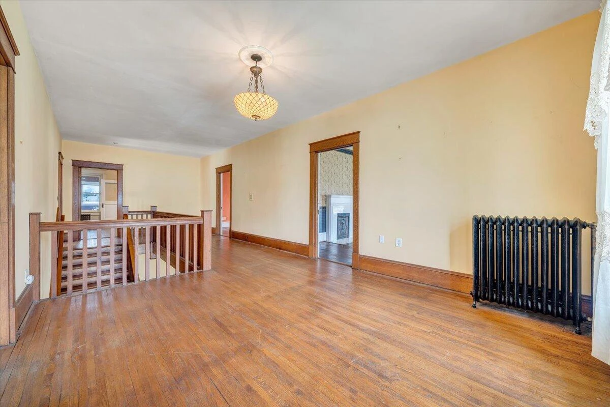 13 Giles AVE - Photo 62