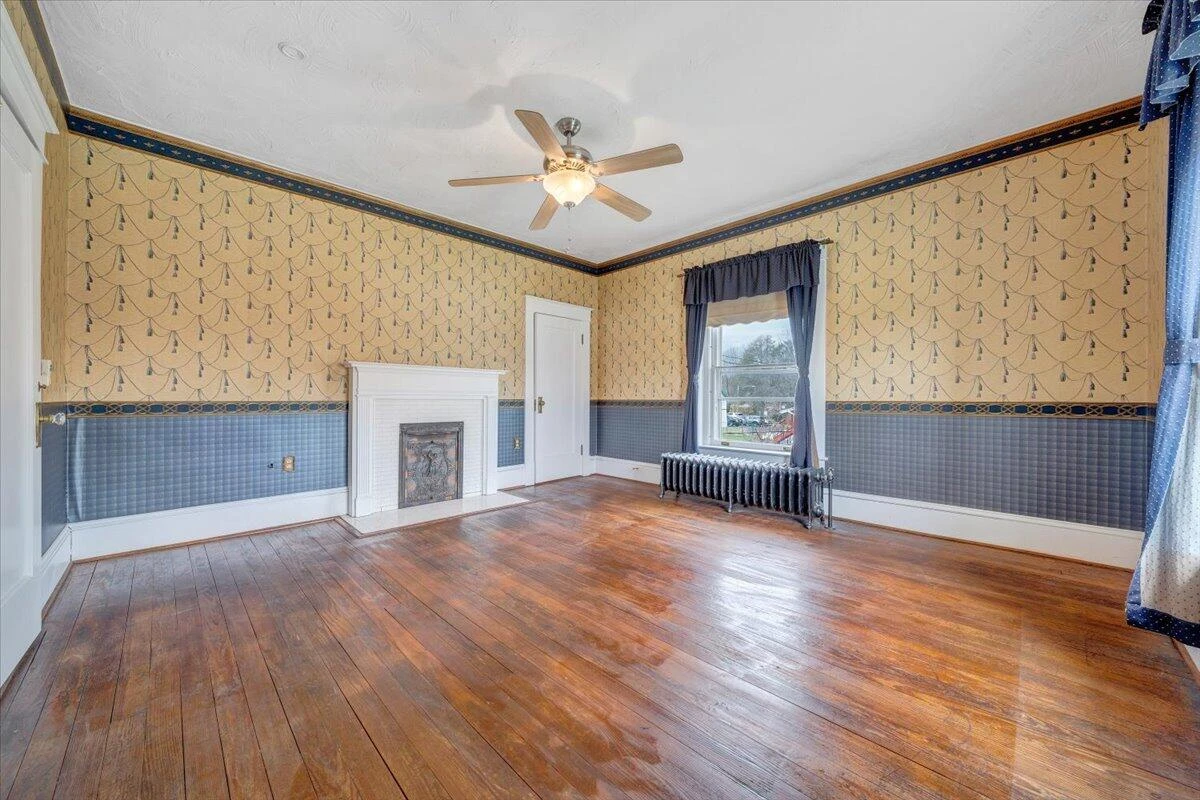 13 Giles AVE - Photo 70