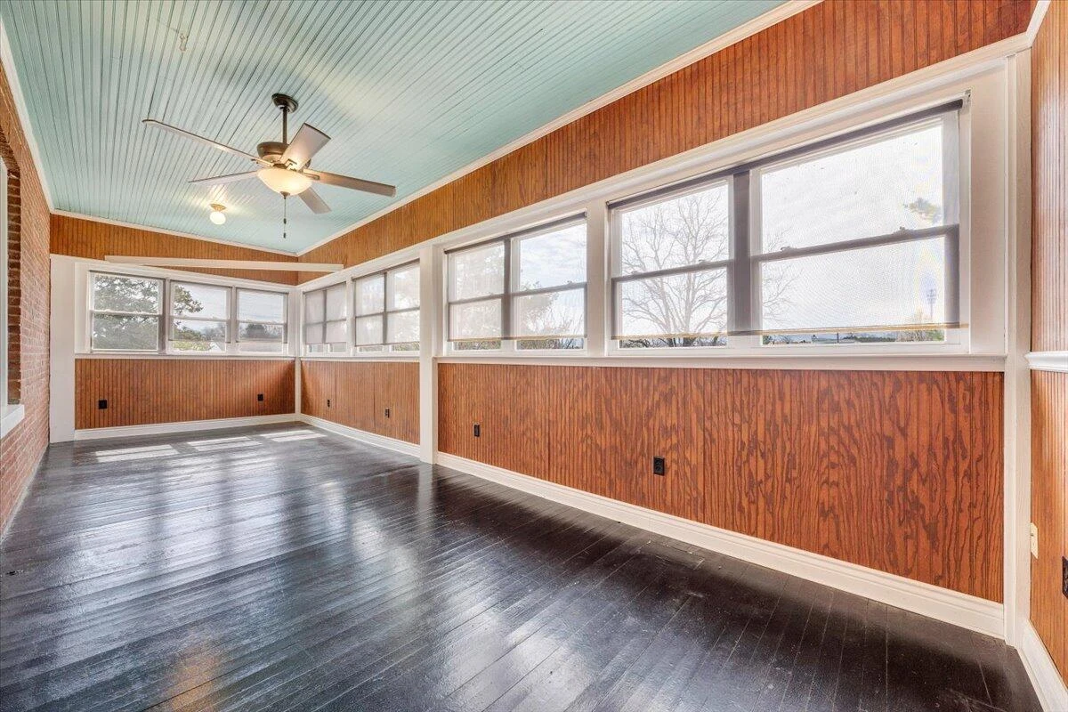 13 Giles AVE - Photo 76