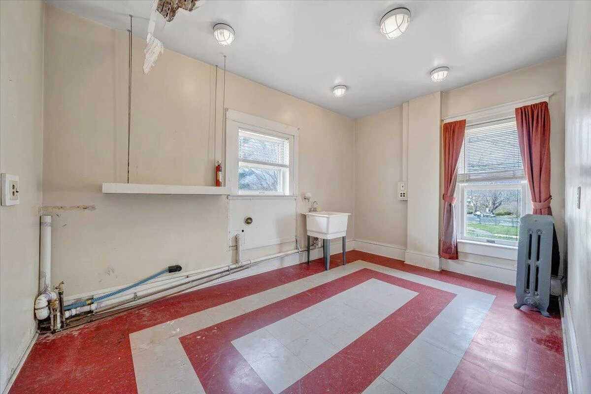 13 Giles AVE - Photo 79