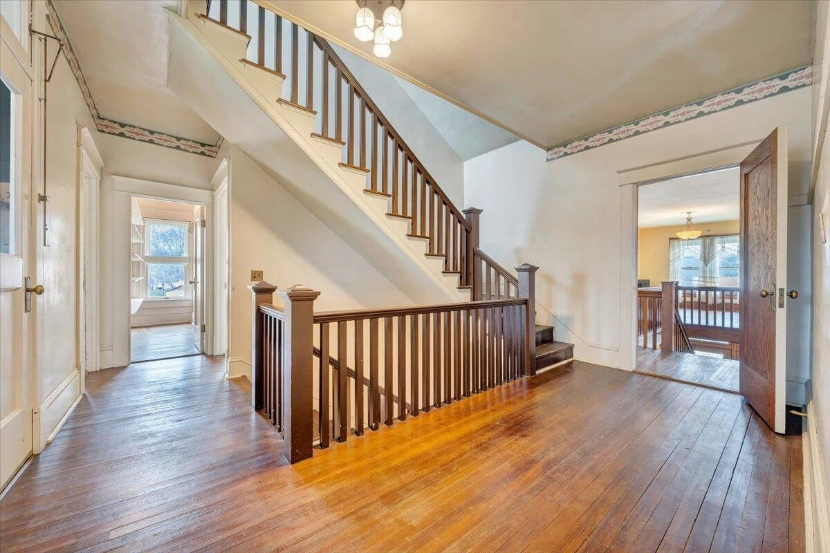 13 Giles AVE - Photo 82