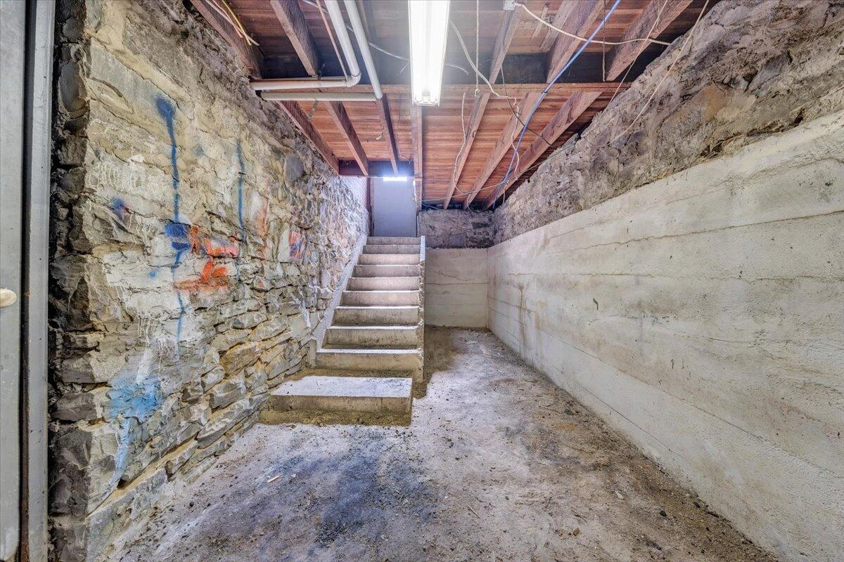 13 Giles AVE - Photo 86