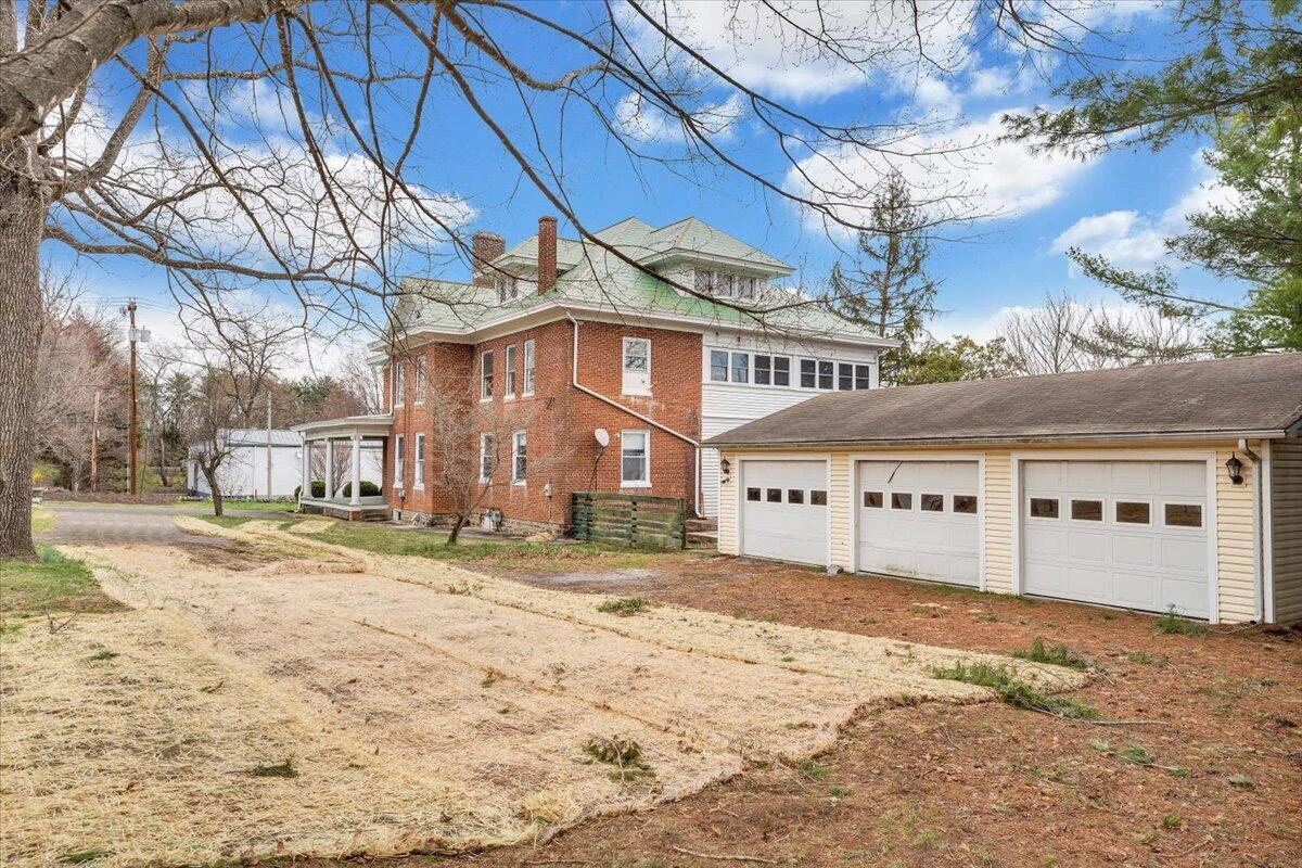 13 Giles AVE - Photo 9