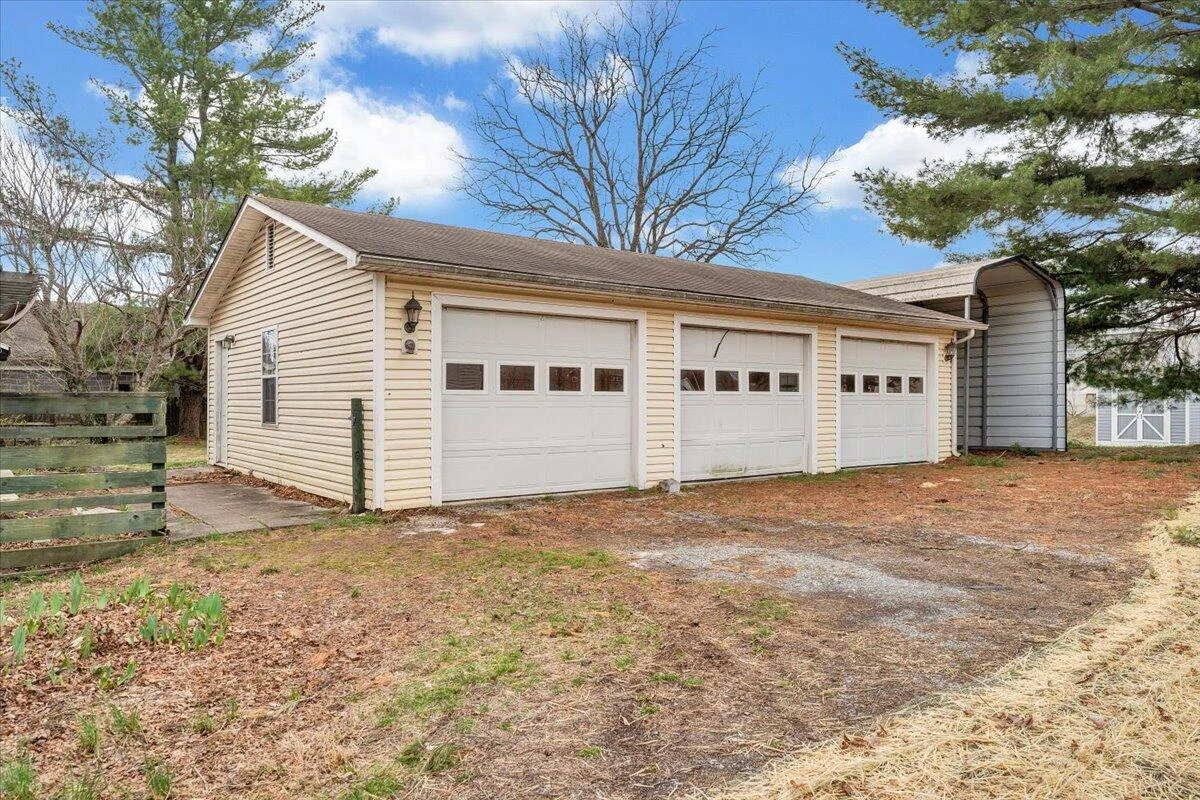 13 Giles AVE - Photo 93