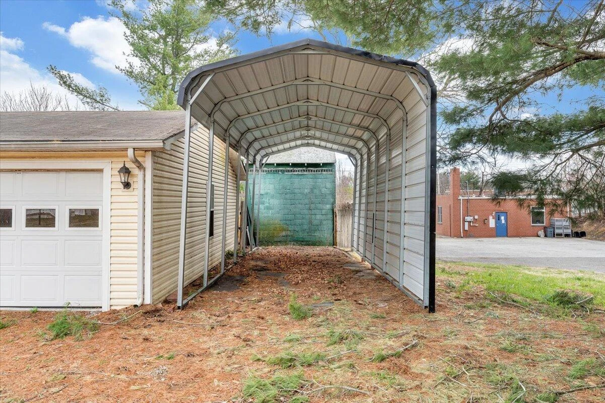 13 Giles AVE - Photo 96