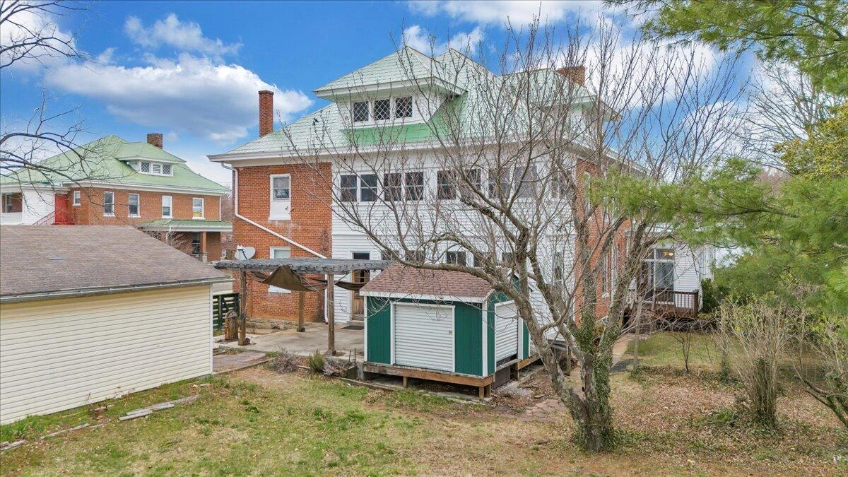 13 Giles AVE - Photo 98