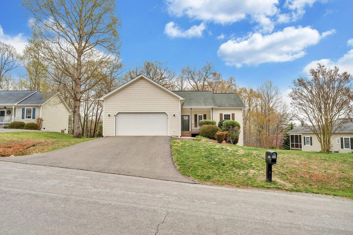 1037 Joffrey DR