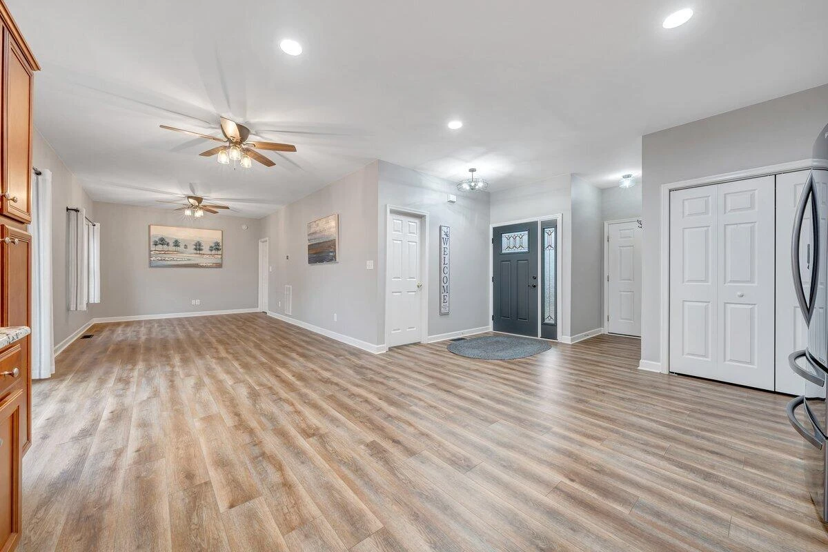 1037 Joffrey DR - Photo 4