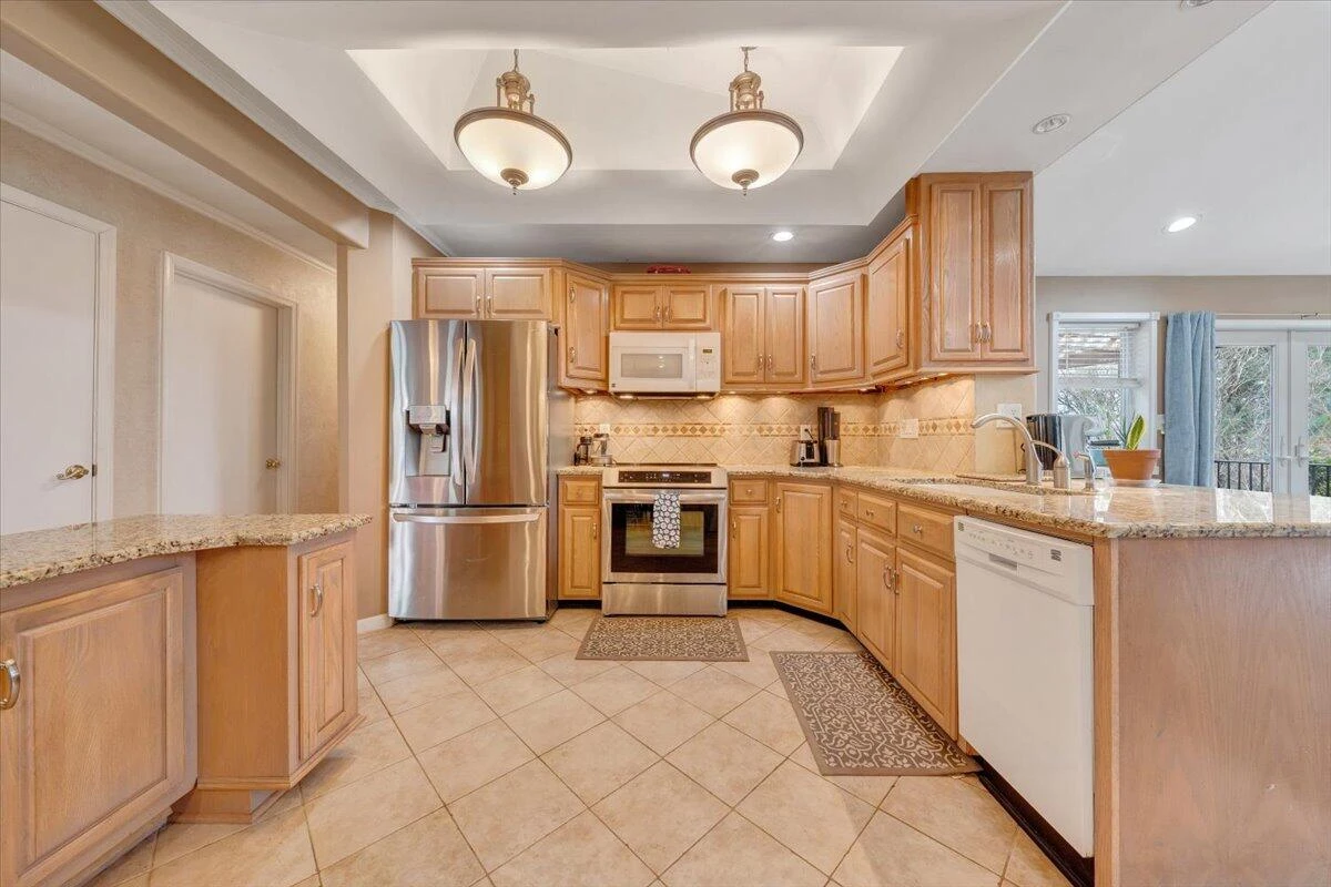 548 Holiday RD - Photo 14