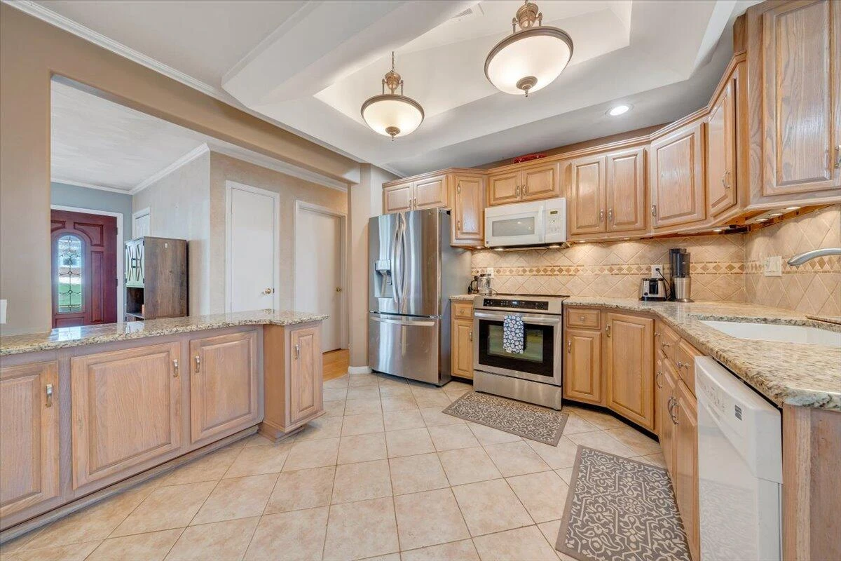 548 Holiday RD - Photo 15