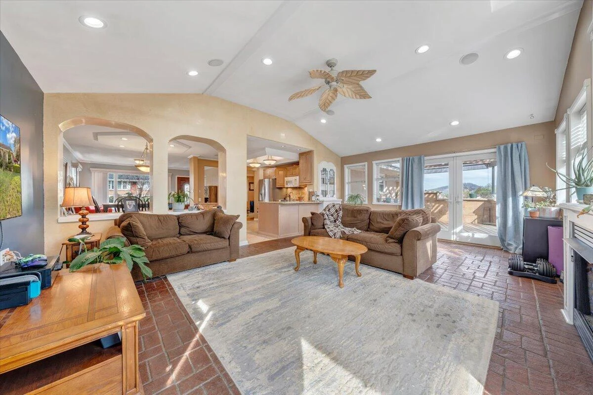 548 Holiday RD - Photo 20