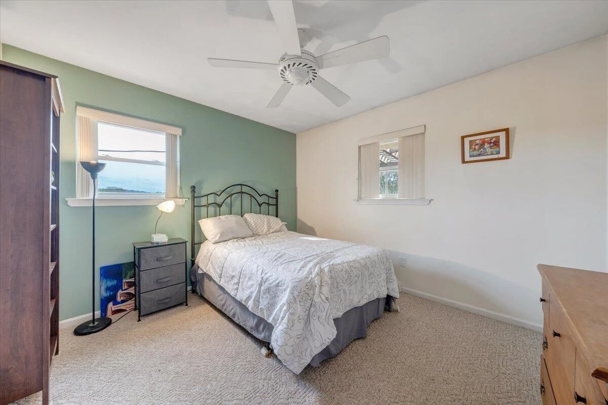548 Holiday RD - Photo 21