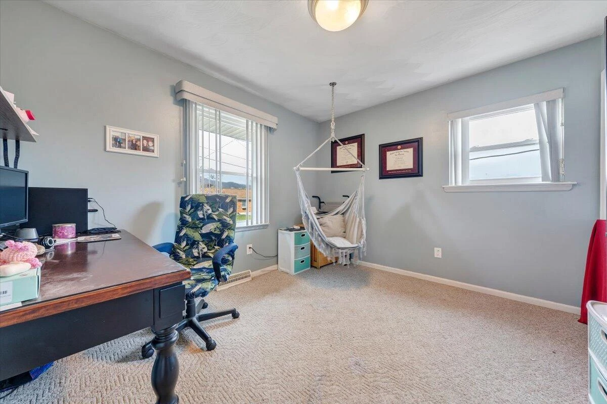 548 Holiday RD - Photo 22
