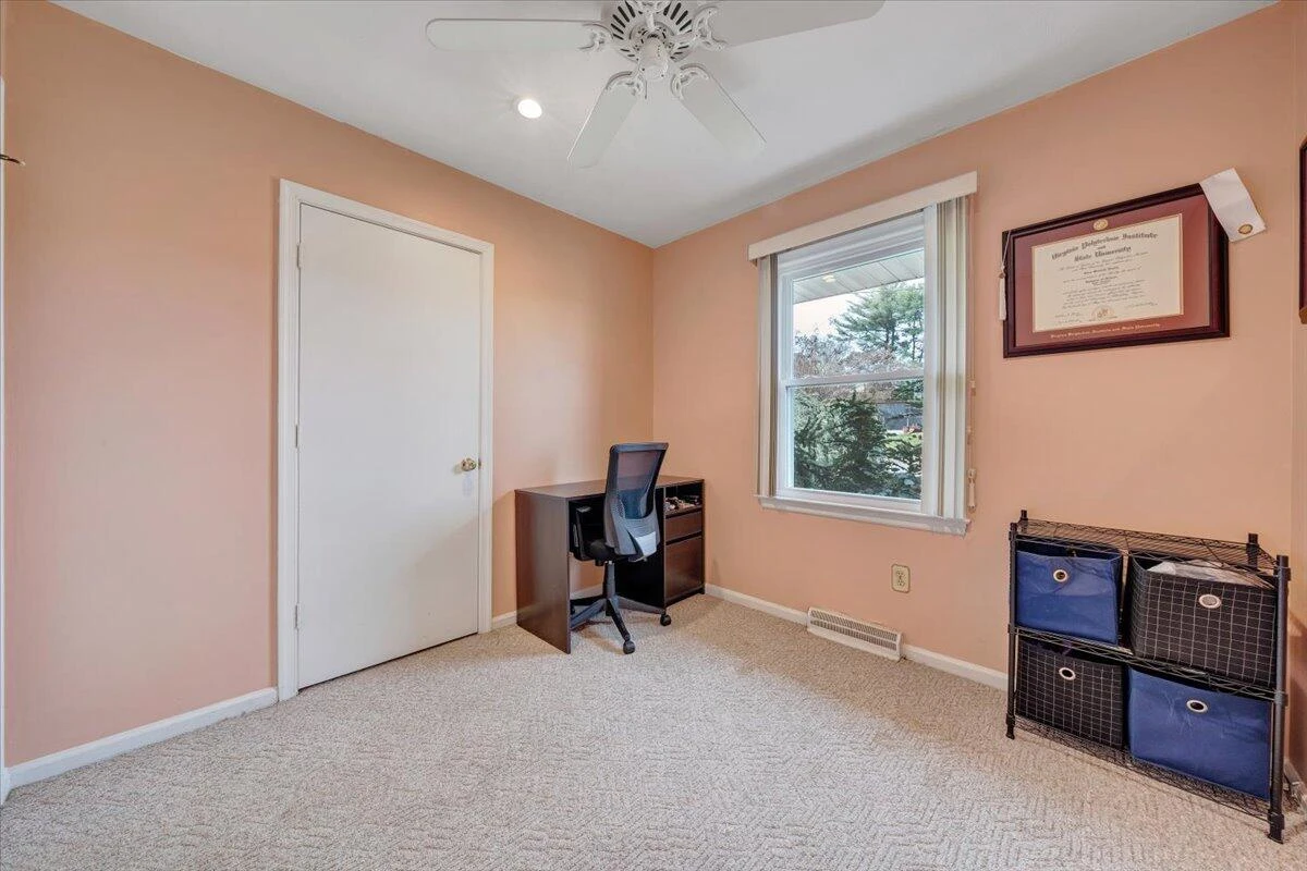 548 Holiday RD - Photo 24