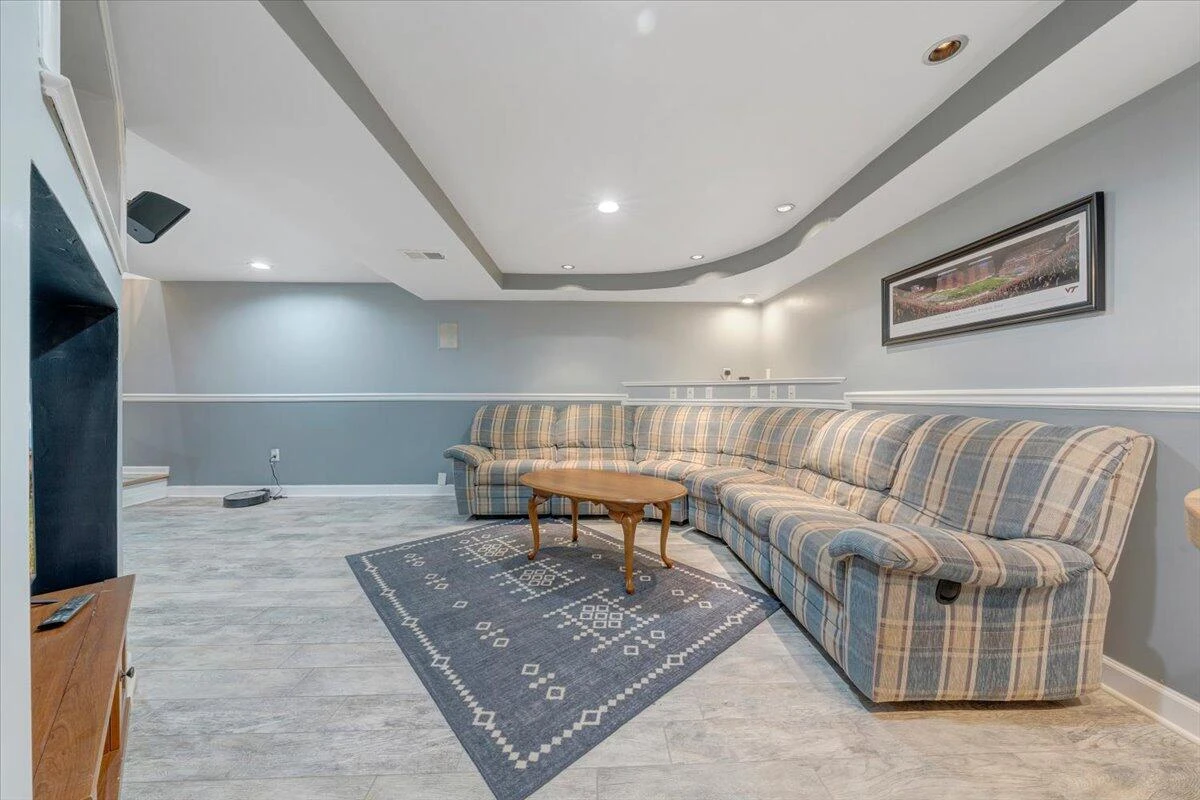 548 Holiday RD - Photo 28