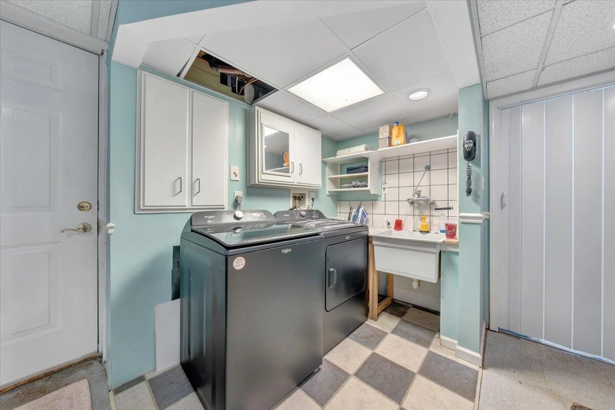548 Holiday RD - Photo 36