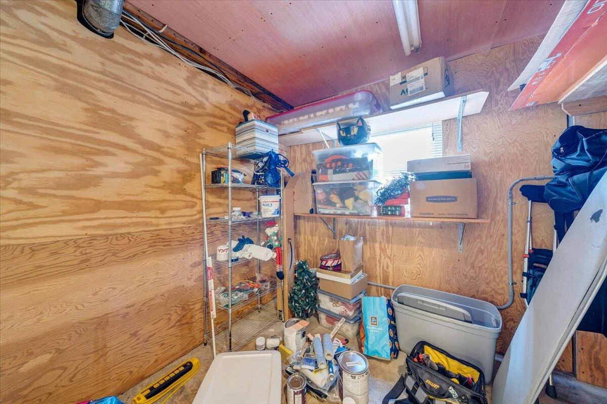 548 Holiday RD - Photo 37