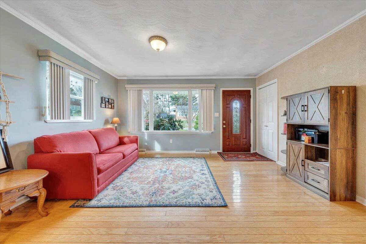 548 Holiday RD - Photo 8