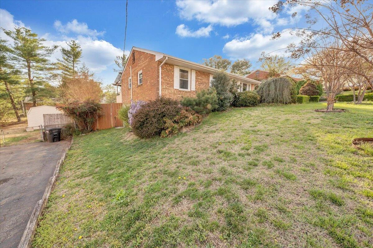 548 Holiday RD - Photo 55