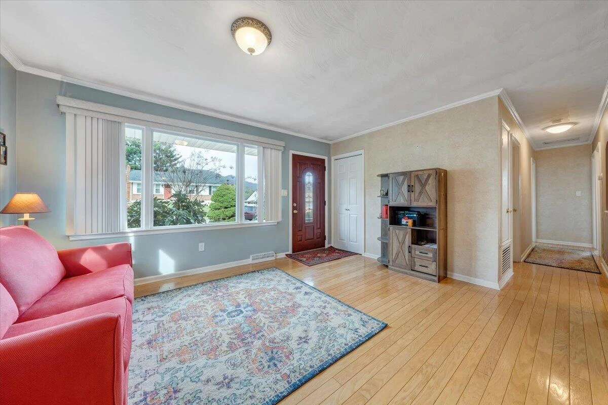 548 Holiday RD - Photo 9
