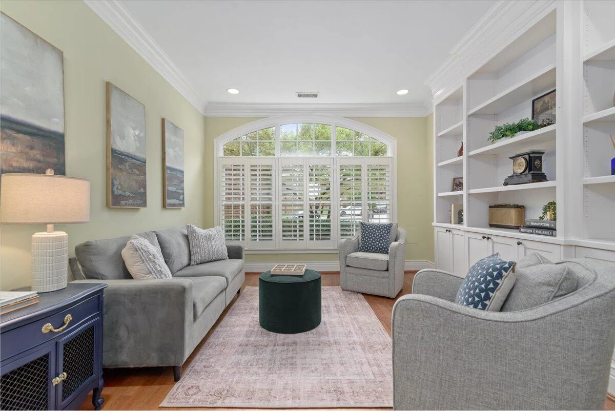 1100 Governors LN - Photo 10