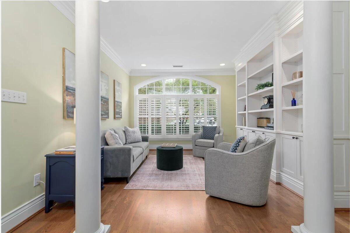 1100 Governors LN - Photo 12