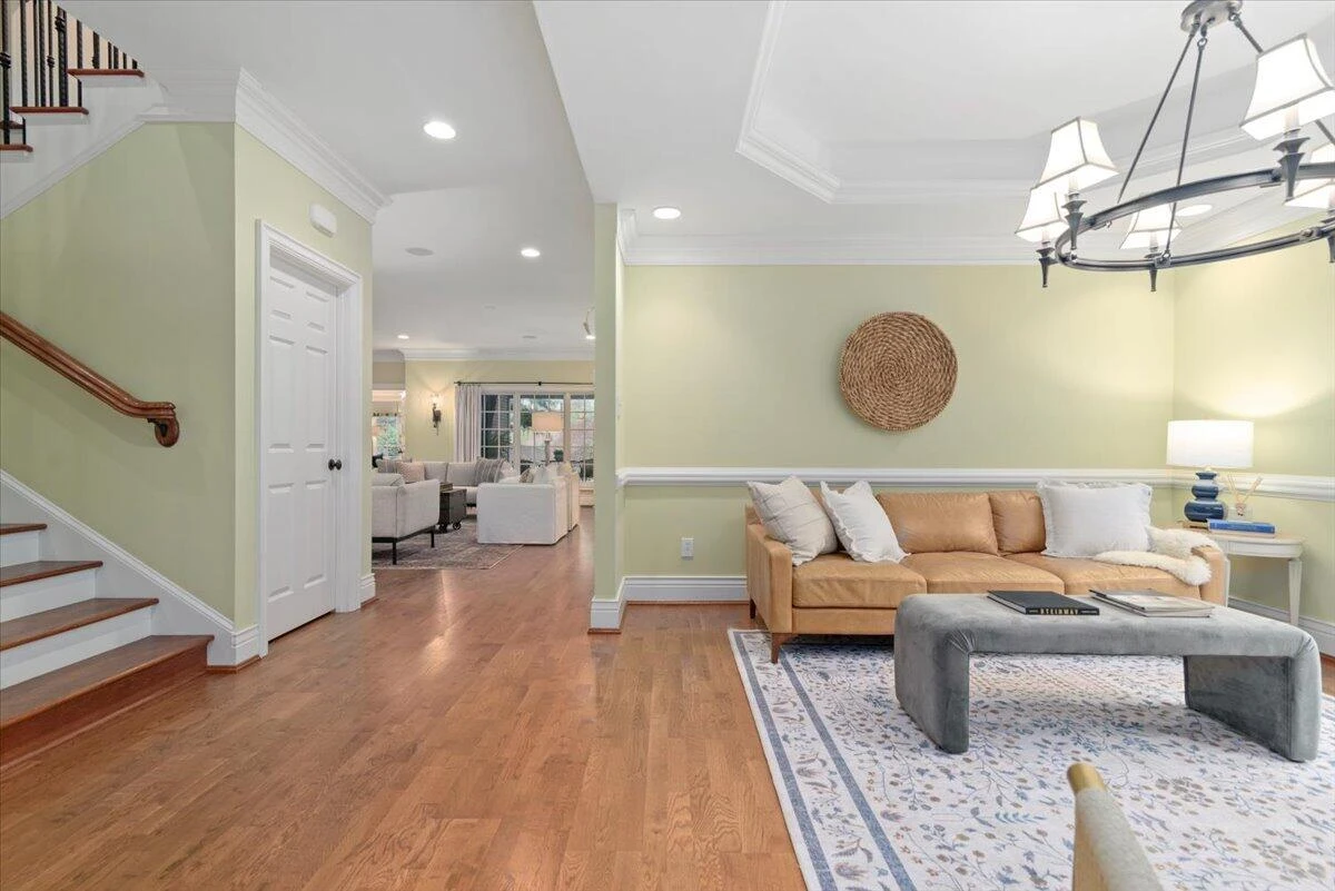 1100 Governors LN - Photo 14