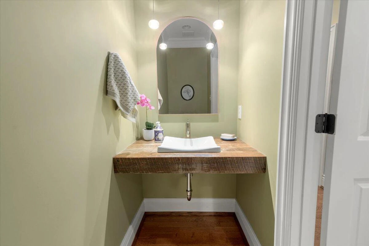 1100 Governors LN - Photo 19