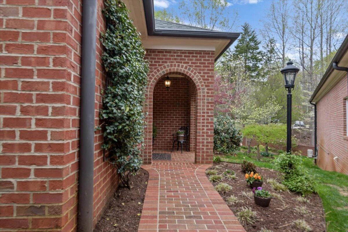 1100 Governors LN - Photo 2