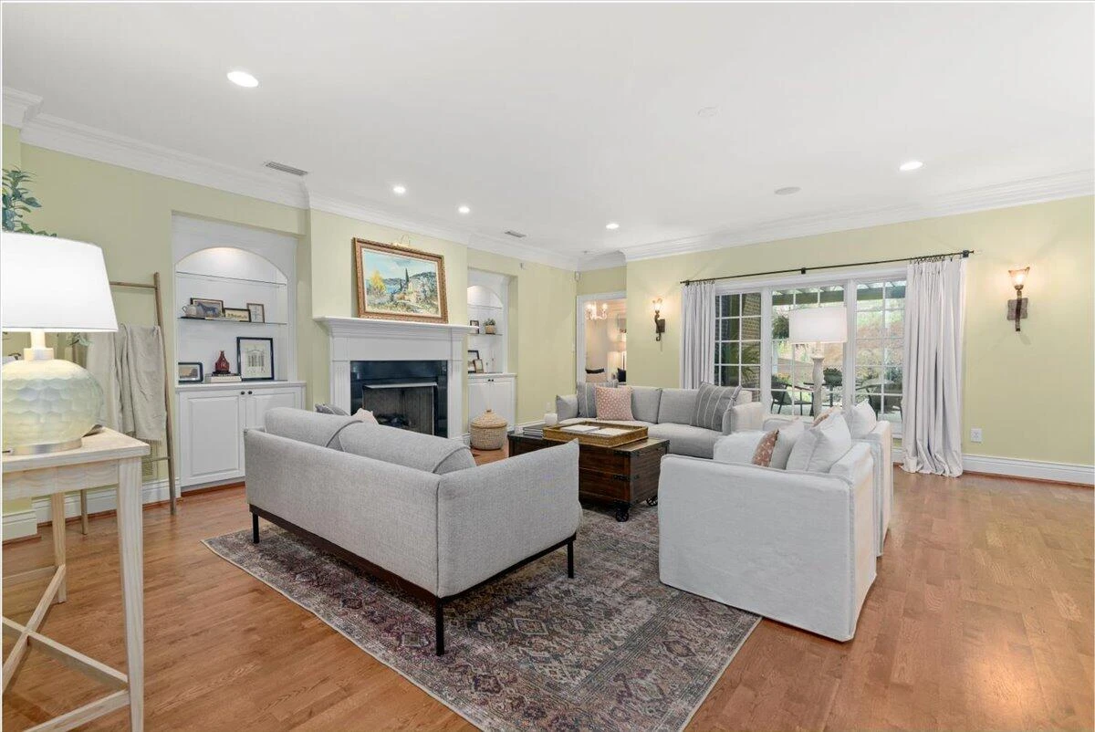 1100 Governors LN - Photo 20