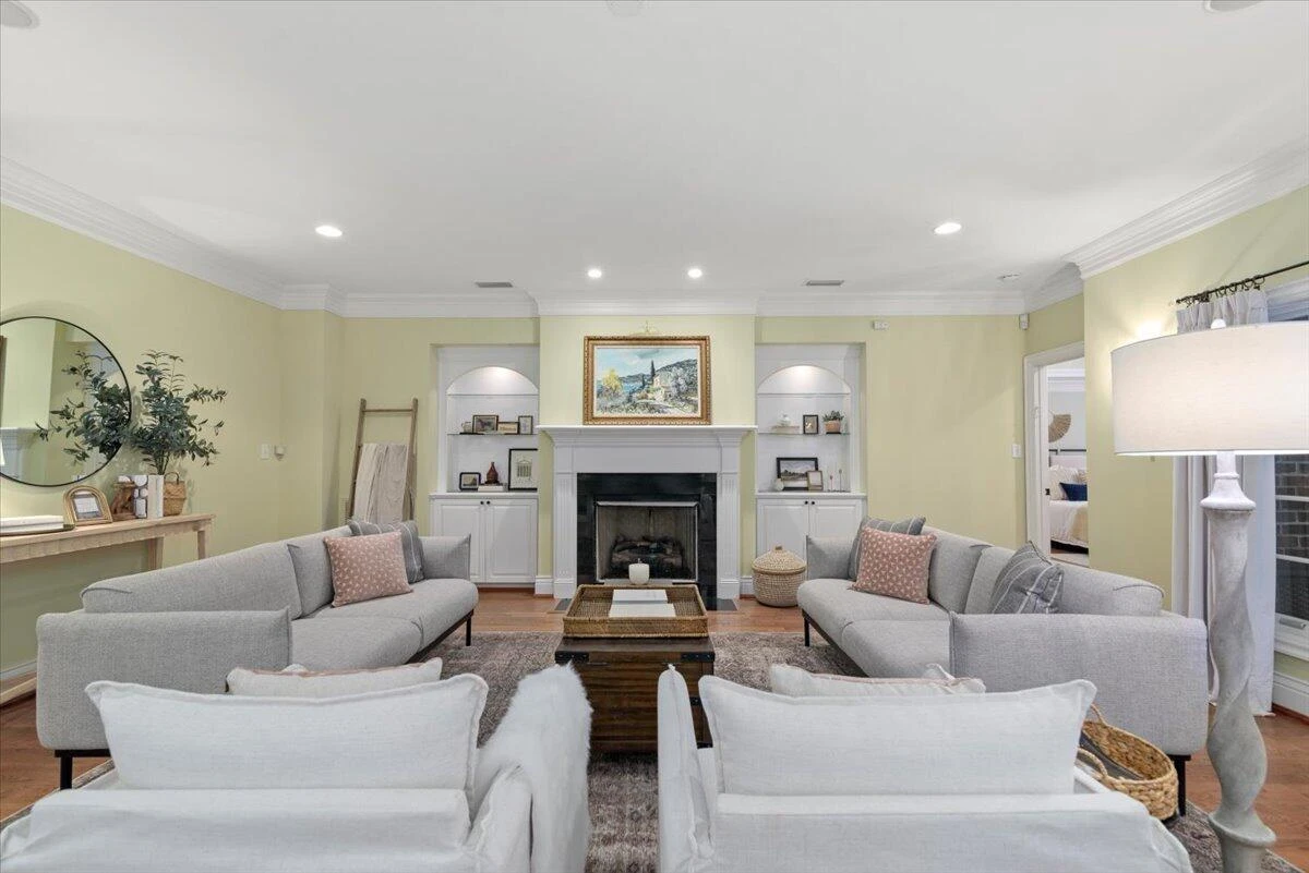 1100 Governors LN - Photo 21