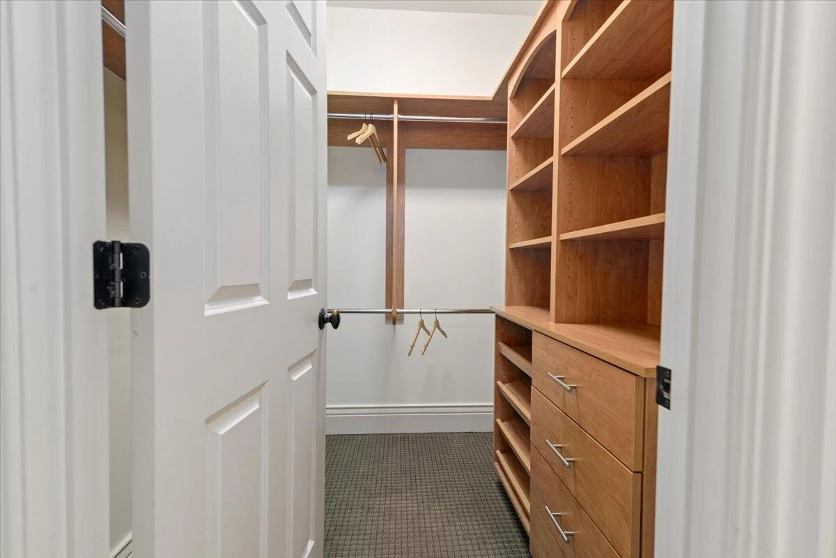 1100 Governors LN - Photo 45
