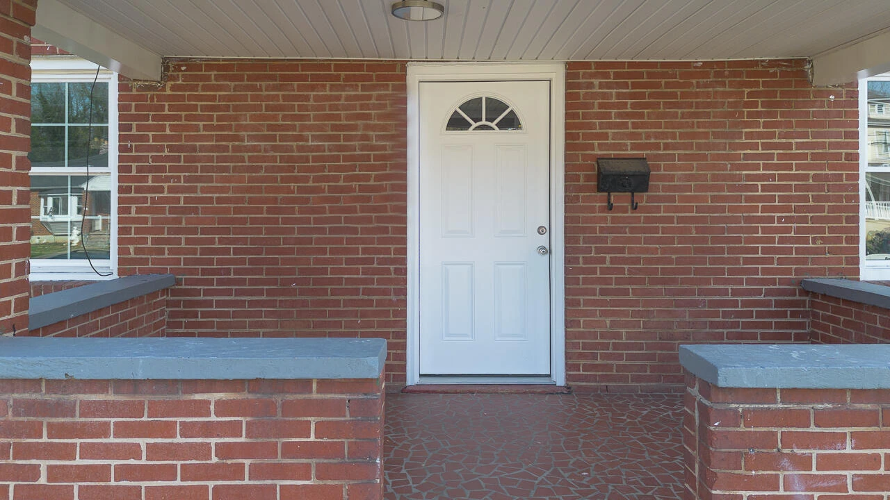 1215 Crescent ST - Photo 12