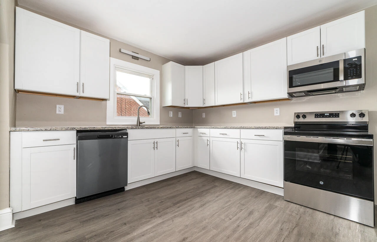 1215 Crescent ST - Photo 17