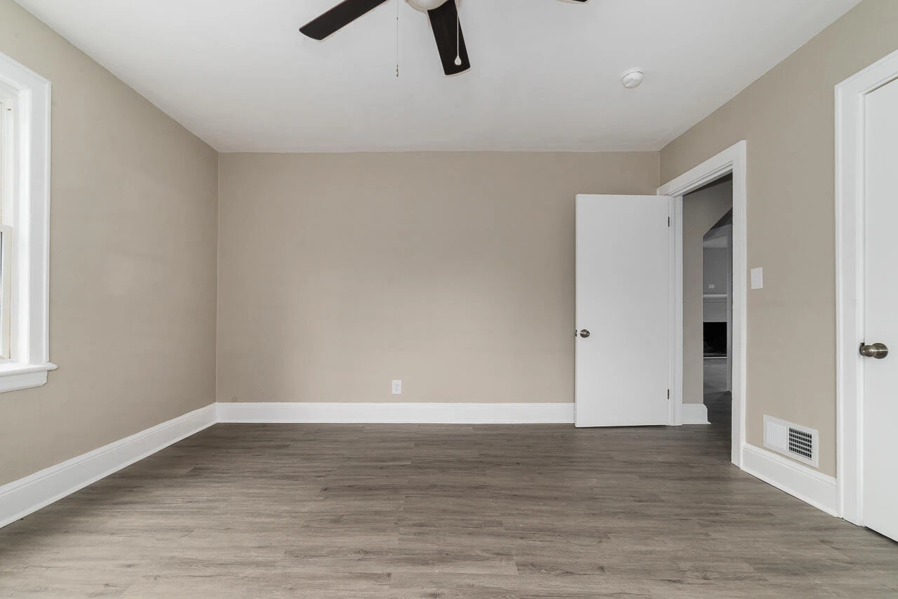 1215 Crescent ST - Photo 21
