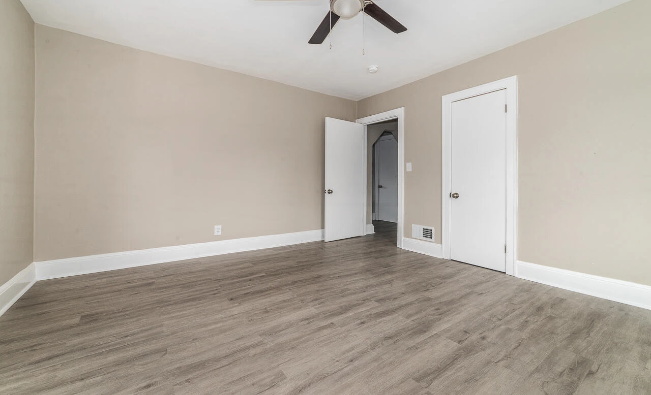 1215 Crescent ST - Photo 22