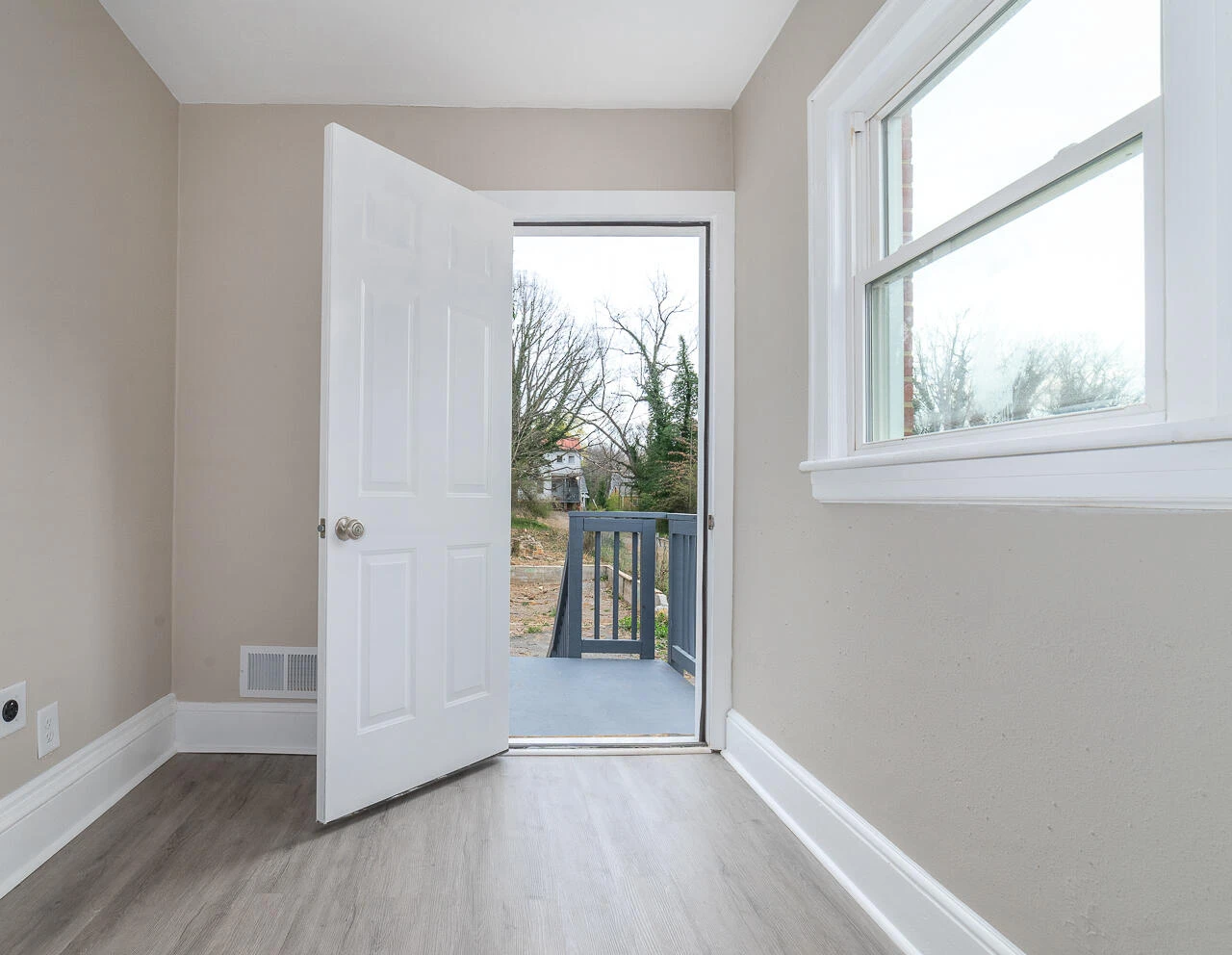 1215 Crescent ST - Photo 25