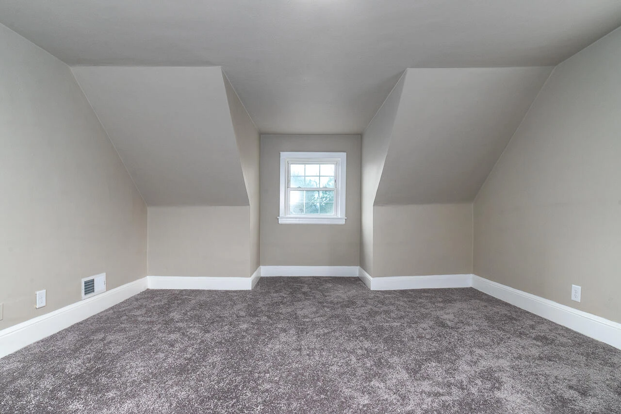 1215 Crescent ST - Photo 28