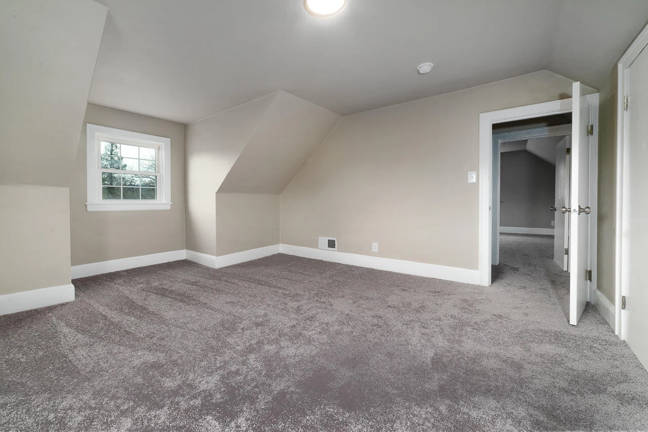 1215 Crescent ST - Photo 29