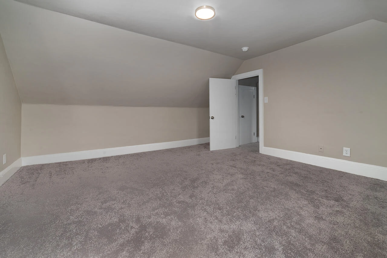 1215 Crescent ST - Photo 30