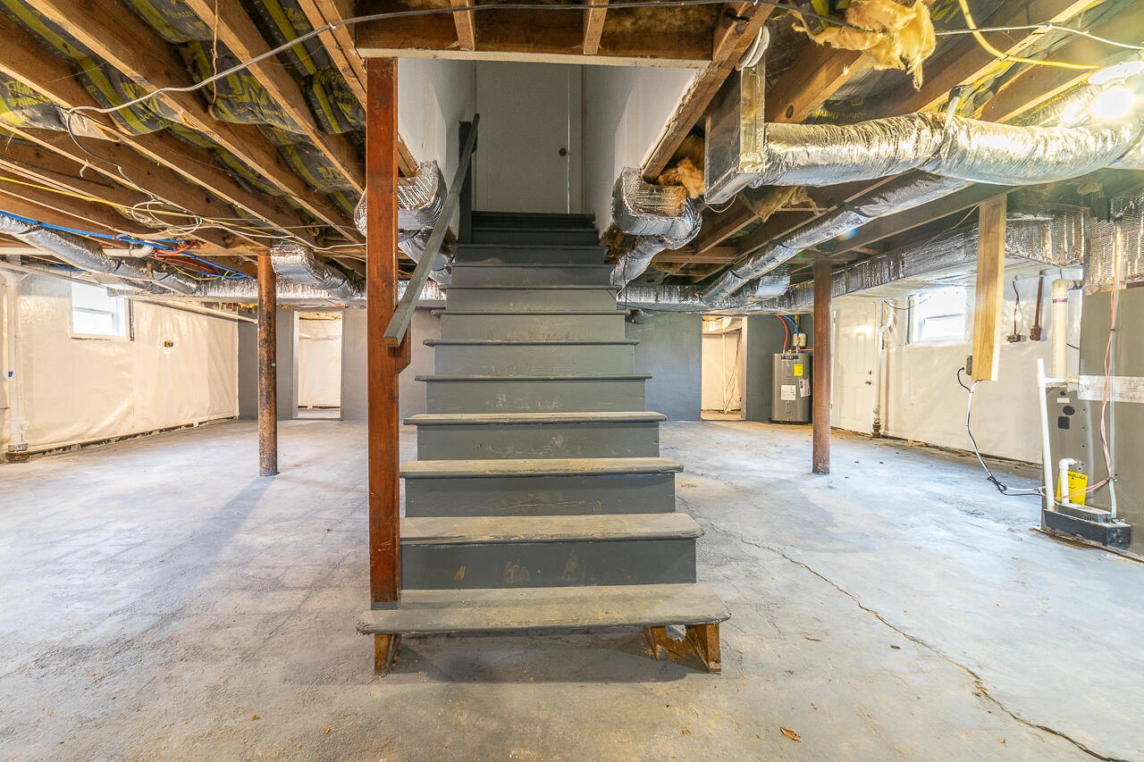 1215 Crescent ST - Photo 31