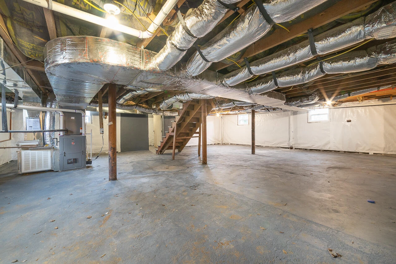 1215 Crescent ST - Photo 32