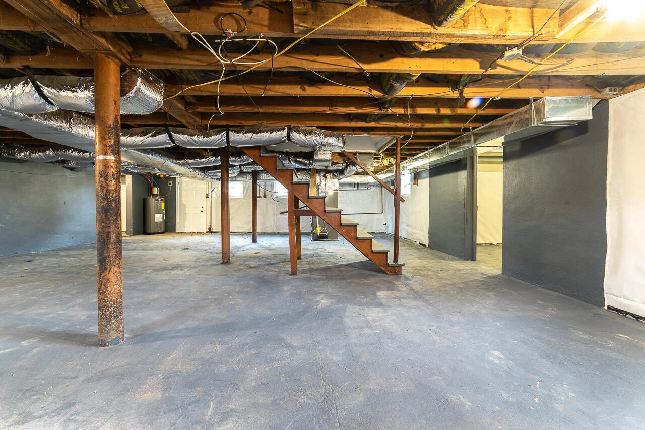 1215 Crescent ST - Photo 33
