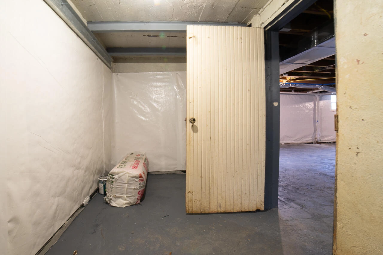 1215 Crescent ST - Photo 39