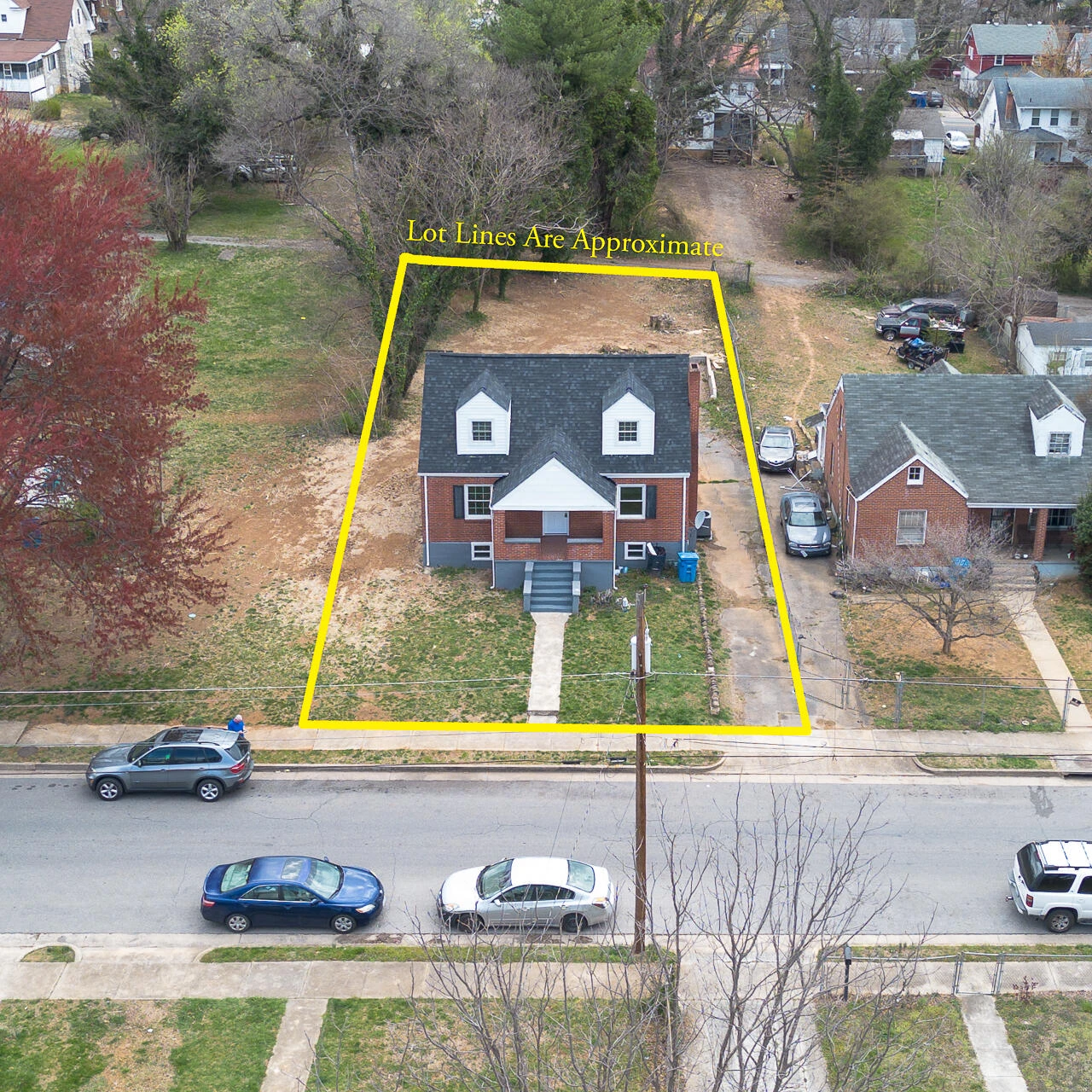 1215 Crescent ST - Photo 4