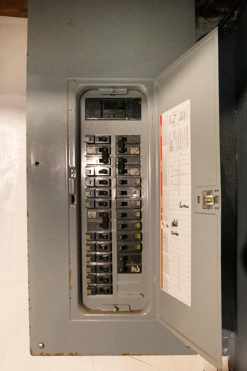 1215 Crescent ST - Photo 40