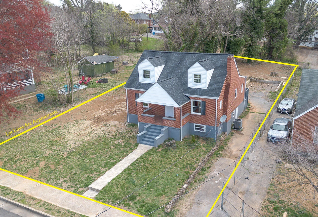 1215 Crescent ST - Photo 5