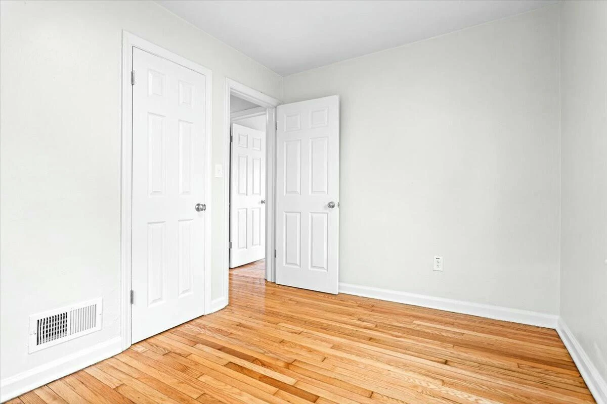 2508 Springhill DR - Photo 10